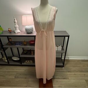 Vintage 1970s Philmaid Peach Lace Trim Long Gown – Size Small – Made in USA